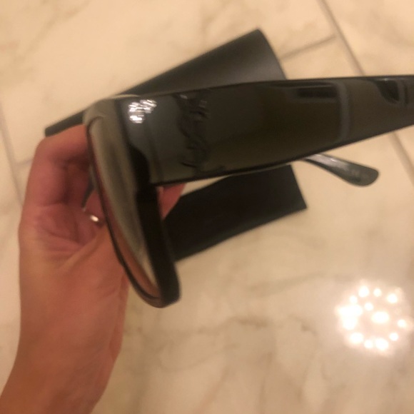 🔥NEW SHOW STOPPER YSL SUNGLASSES 🔥 - Picture 6 of 13
